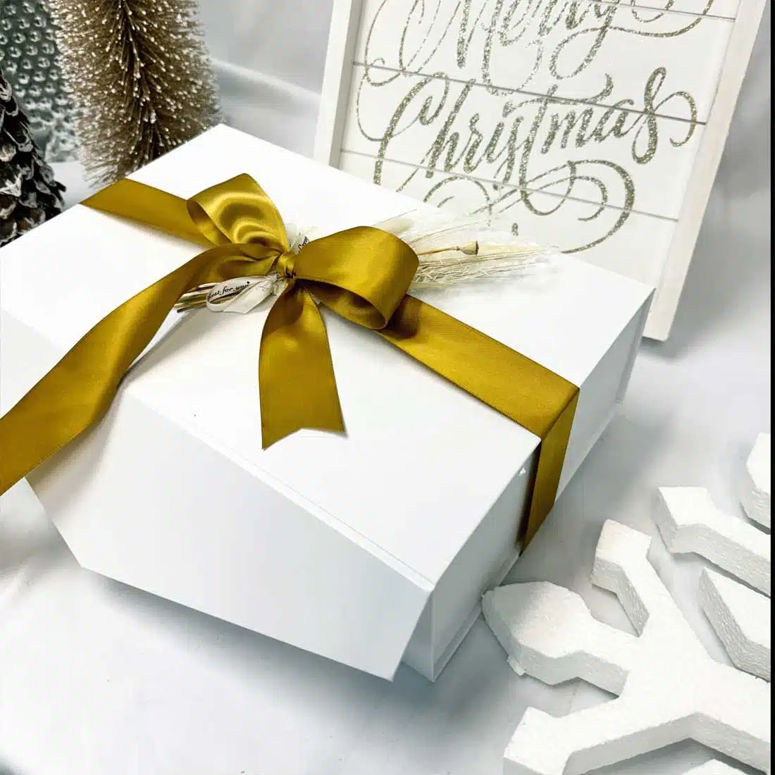 Holiday Gift-Giving Etiquette: Leaving a Lasting Impression